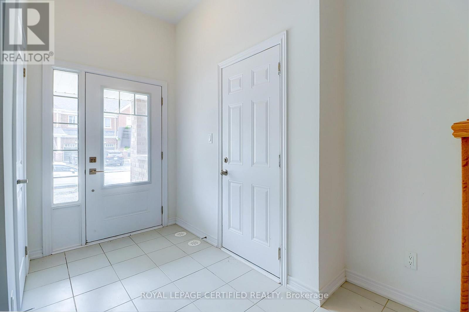 2013 Cameron Lott Crescent, Oshawa, Ontario  L1L 0S1 - Photo 3 - E13045760