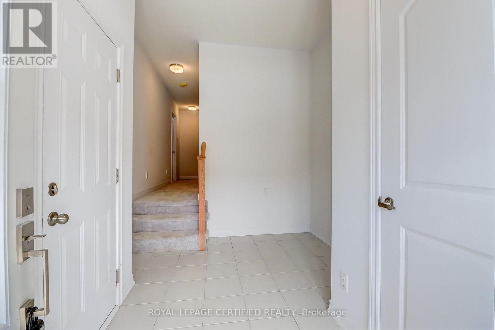 2013 Cameron Lott Crescent, Oshawa, Ontario  L1L 0S1 - Photo 4 - E13045760