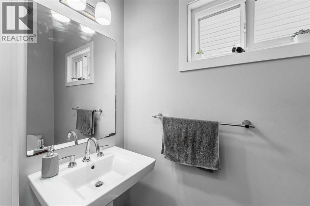 313 Hillcrest Road Sw, Airdrie, Alberta  T4B 4K1 - Photo 11 - A2297458