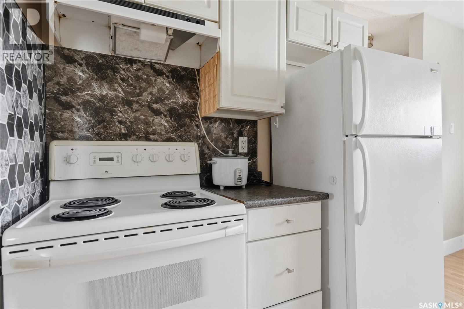 94 Lloyd Crescent, Regina, Saskatchewan  S4R 6C1 - Photo 6 - SK033909