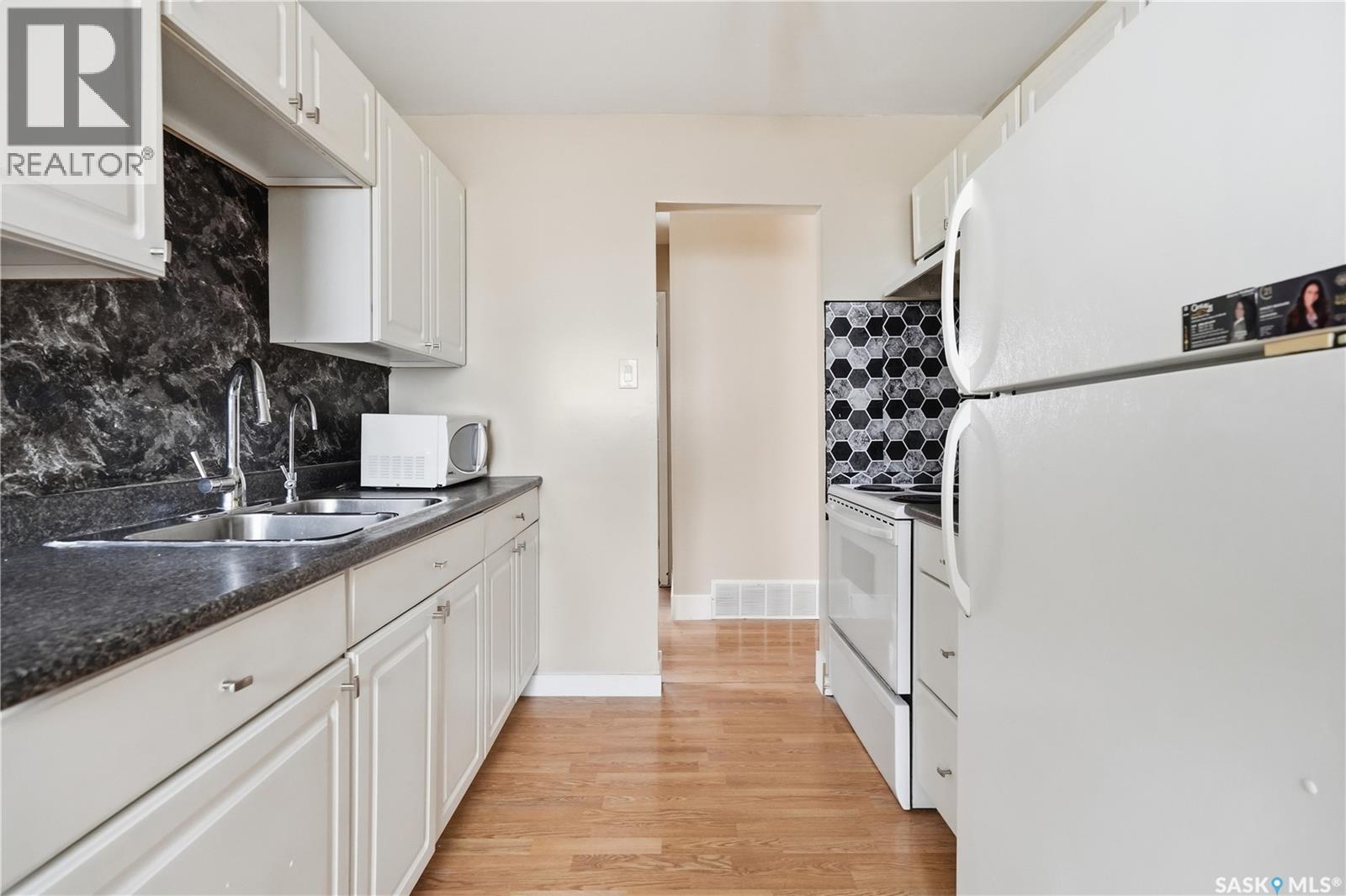 94 Lloyd Crescent, Regina, Saskatchewan  S4R 6C1 - Photo 7 - SK033909