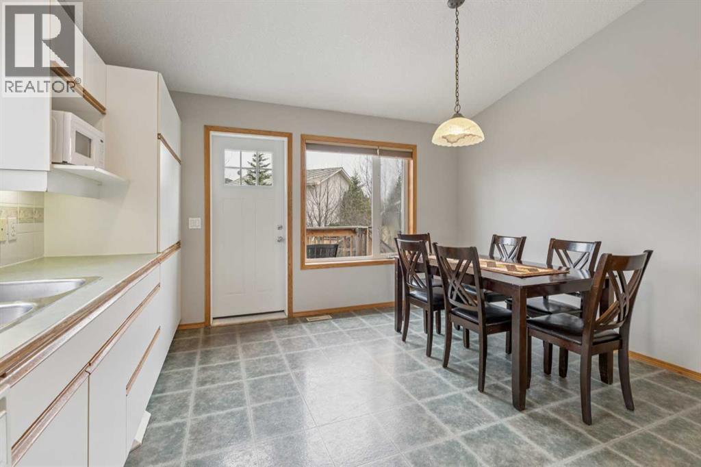 10 Bow Ridge Lane, Cochrane, Alberta  T4C 1T6 - Photo 13 - A2303344