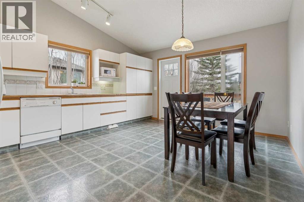 10 Bow Ridge Lane, Cochrane, Alberta  T4C 1T6 - Photo 10 - A2303344