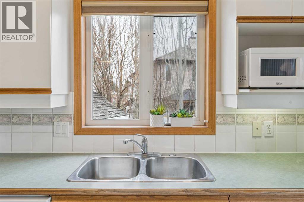 10 Bow Ridge Lane, Cochrane, Alberta  T4C 1T6 - Photo 12 - A2303344