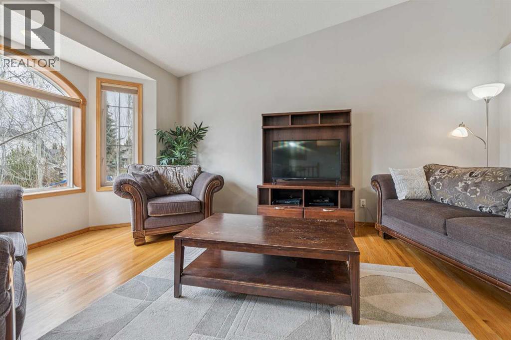 10 Bow Ridge Lane, Cochrane, Alberta  T4C 1T6 - Photo 7 - A2303344