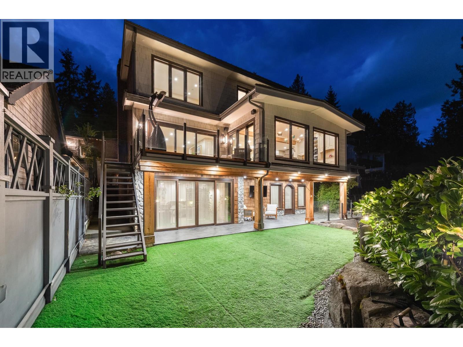 3298 Radcliffe Avenue, West Vancouver, British Columbia  V7V 1G6 - Photo 2 - R3114958