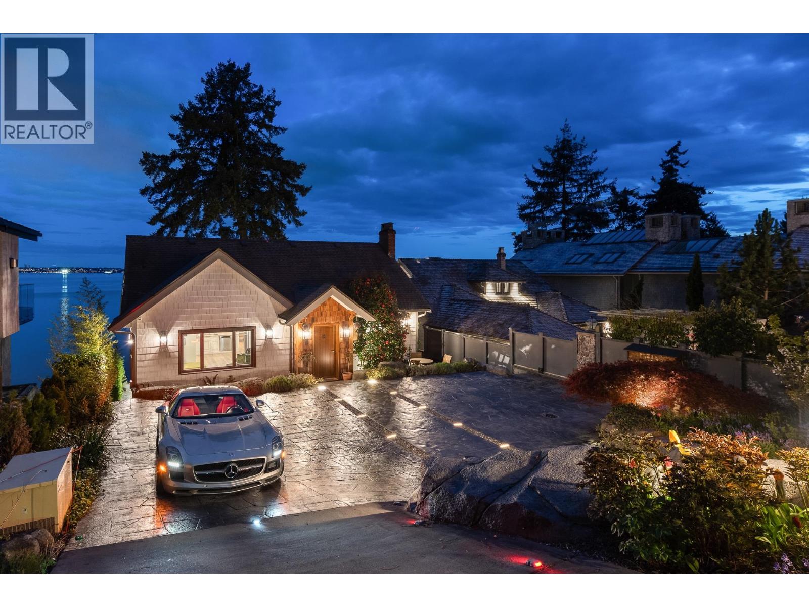 3298 RADCLIFFE AVENUE, West Vancouver, British Columbia