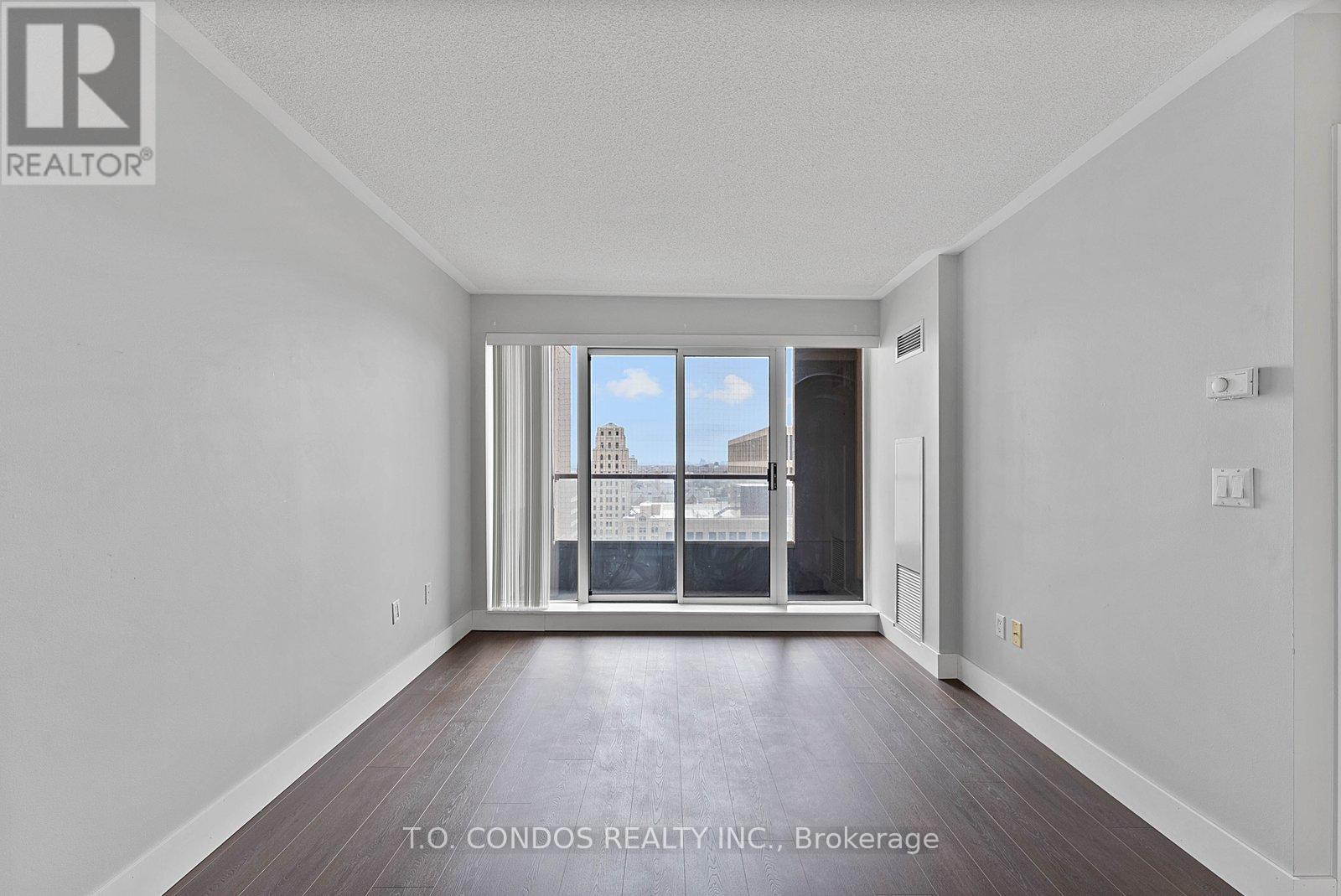 2002 - 909 Bay Street, Toronto, Ontario  M5S 3G2 - Photo 12 - C13045788