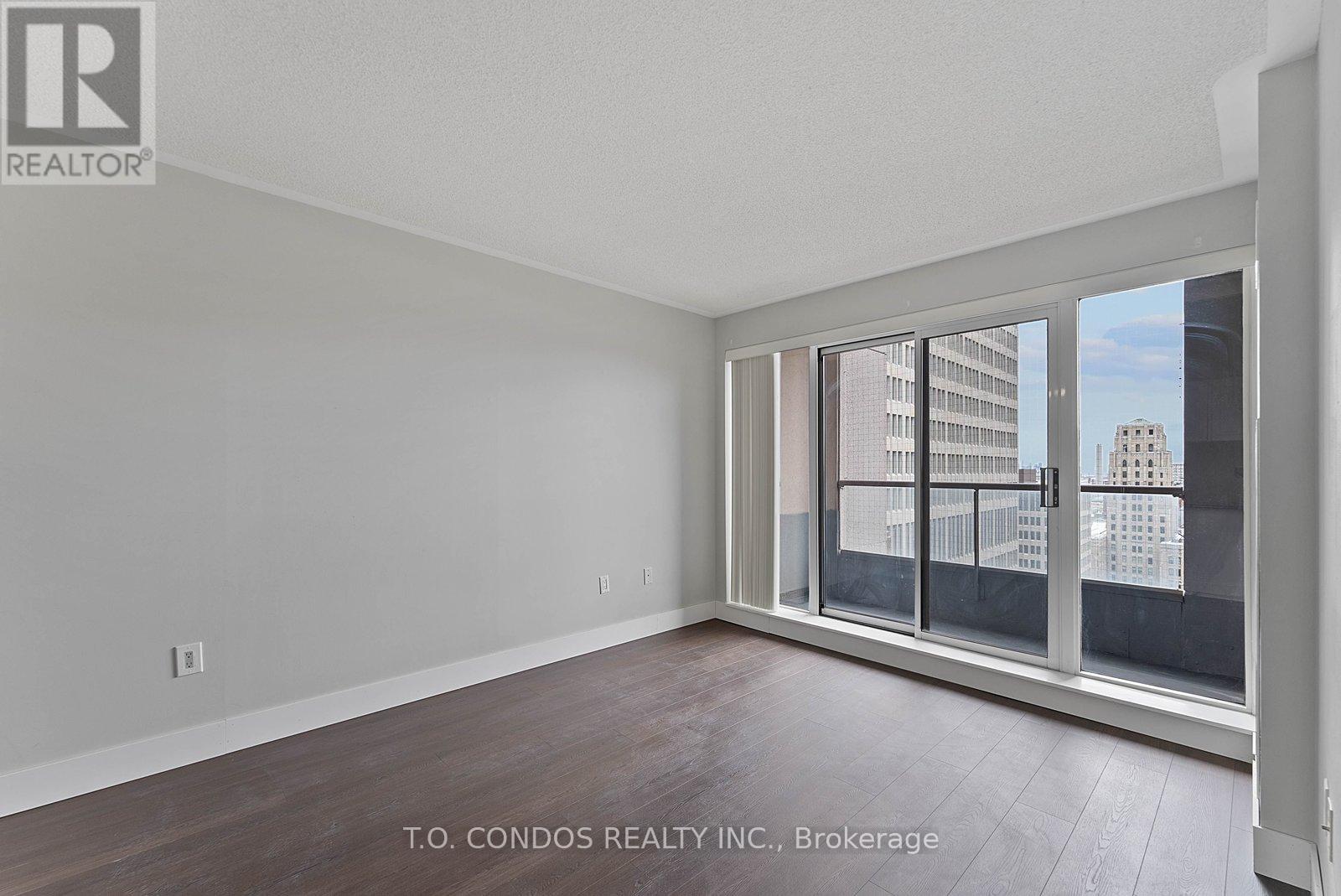 2002 - 909 Bay Street, Toronto, Ontario  M5S 3G2 - Photo 13 - C13045788