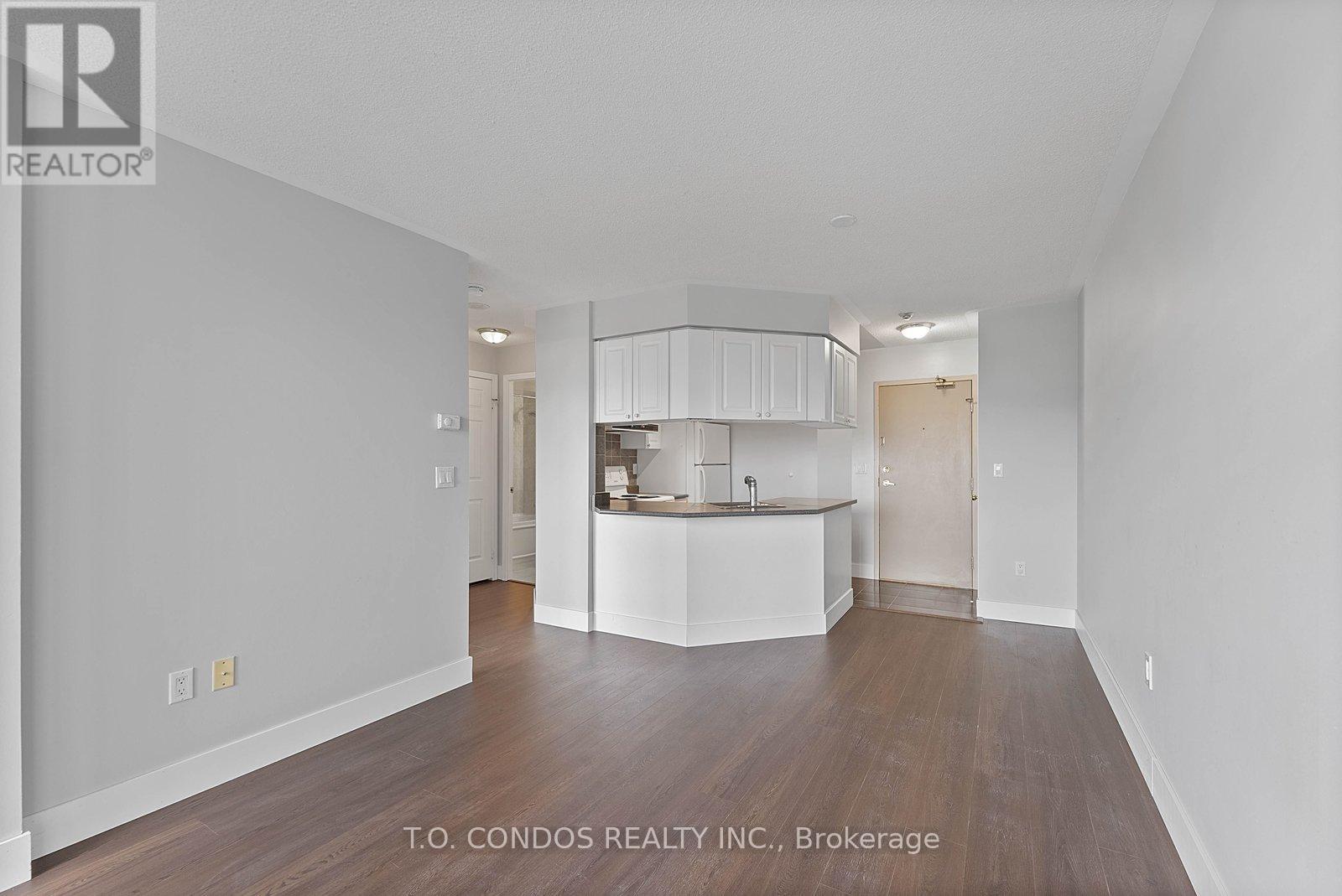 2002 - 909 Bay Street, Toronto, Ontario  M5S 3G2 - Photo 14 - C13045788