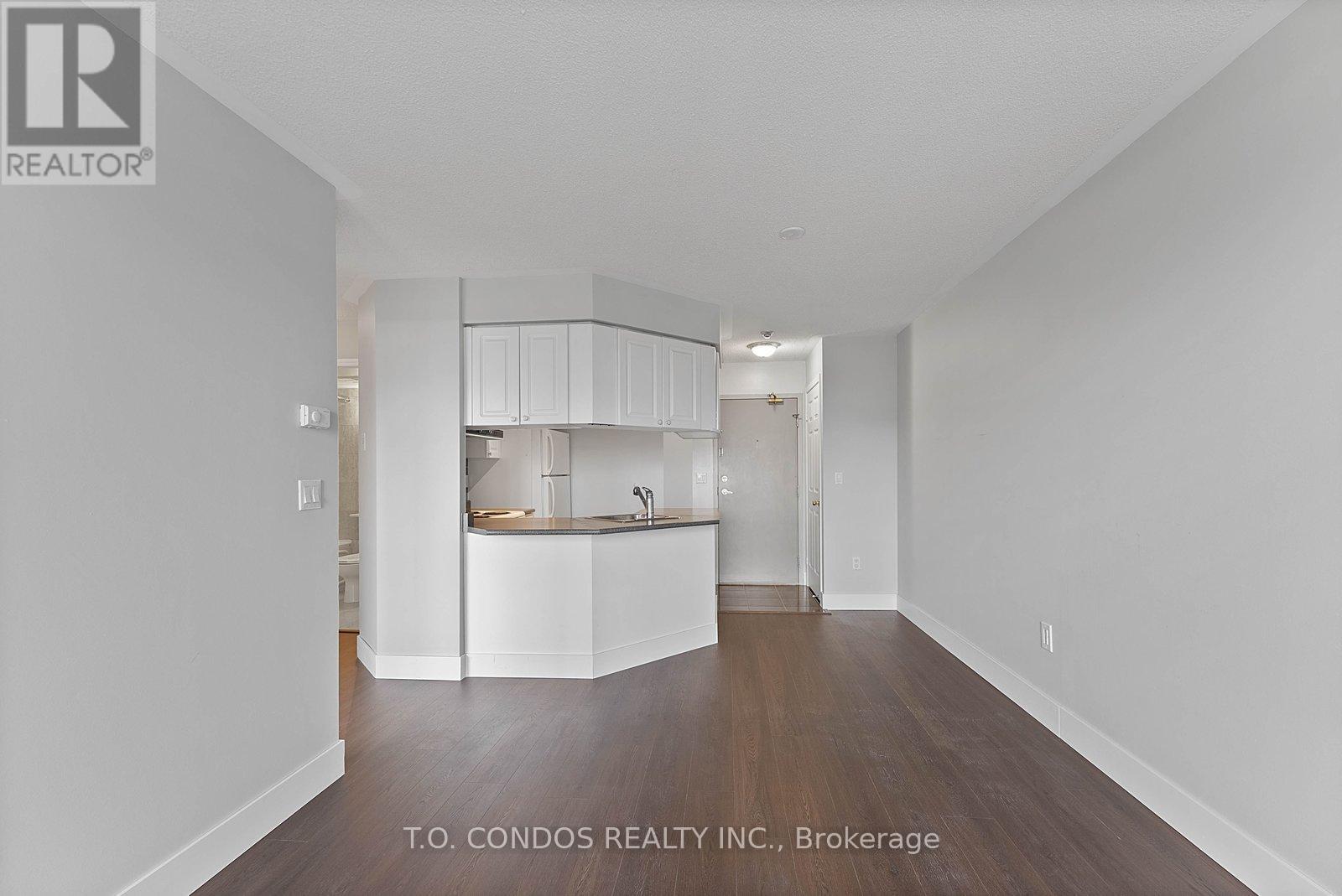 2002 - 909 Bay Street, Toronto, Ontario  M5S 3G2 - Photo 15 - C13045788