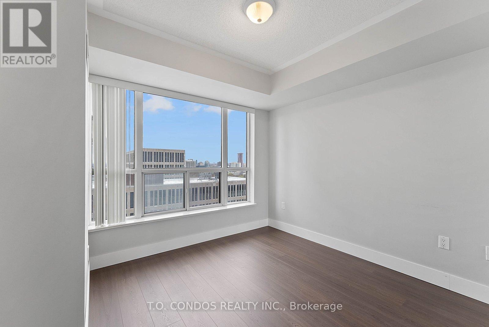 2002 - 909 Bay Street, Toronto, Ontario  M5S 3G2 - Photo 17 - C13045788