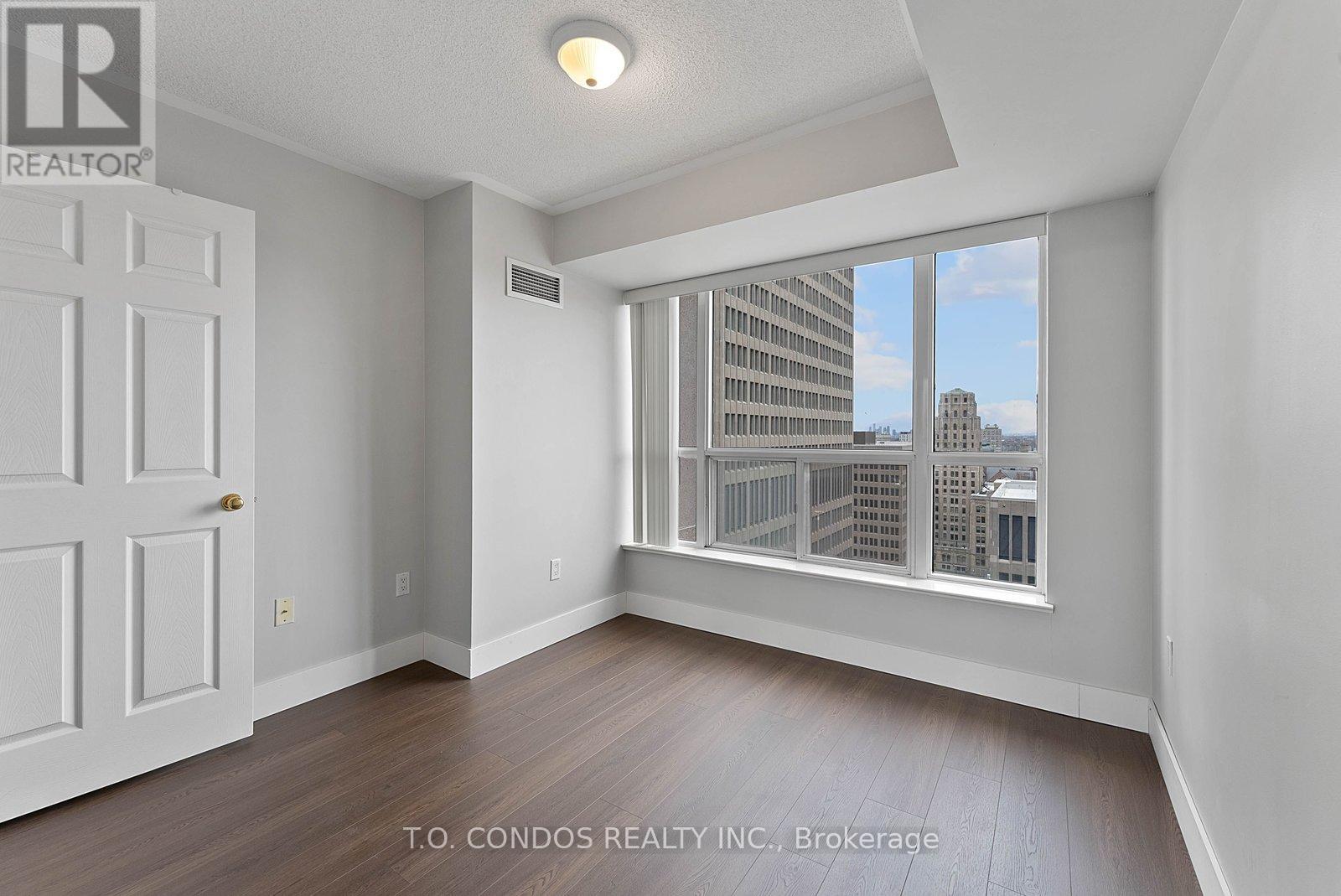 2002 - 909 Bay Street, Toronto, Ontario  M5S 3G2 - Photo 18 - C13045788