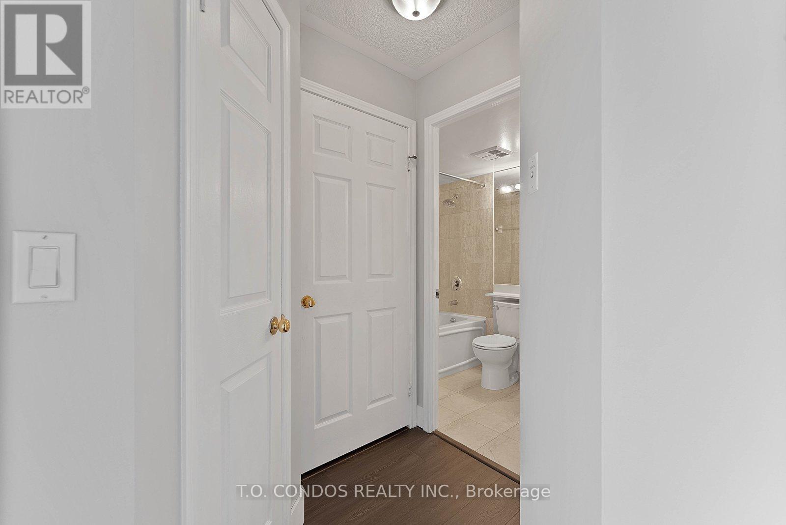 2002 - 909 Bay Street, Toronto, Ontario  M5S 3G2 - Photo 21 - C13045788