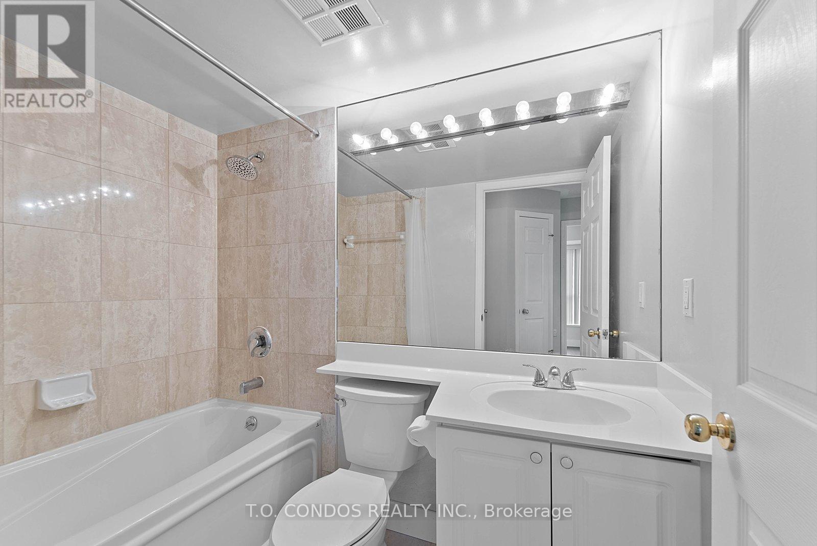 2002 - 909 Bay Street, Toronto, Ontario  M5S 3G2 - Photo 22 - C13045788