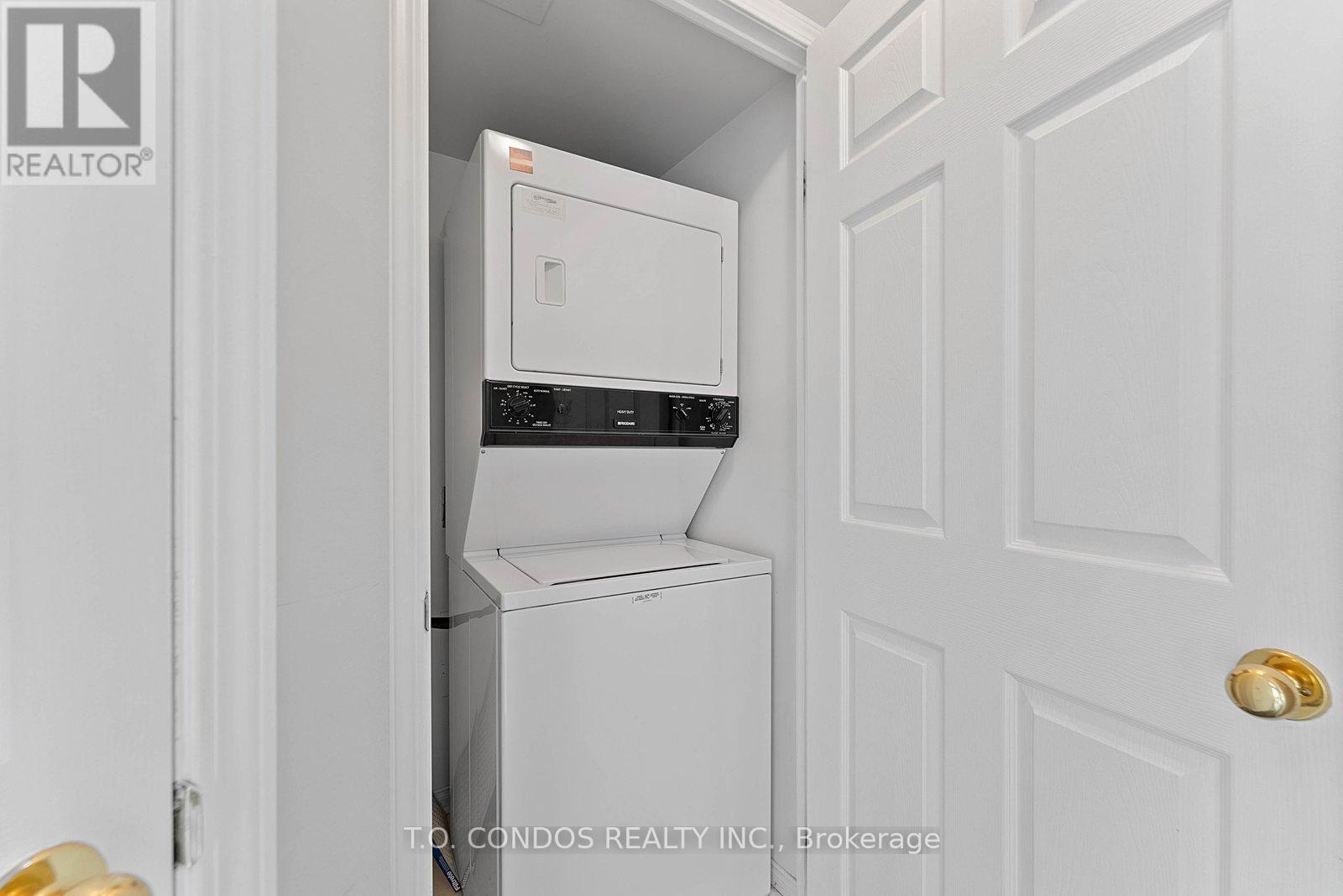 2002 - 909 Bay Street, Toronto, Ontario  M5S 3G2 - Photo 23 - C13045788