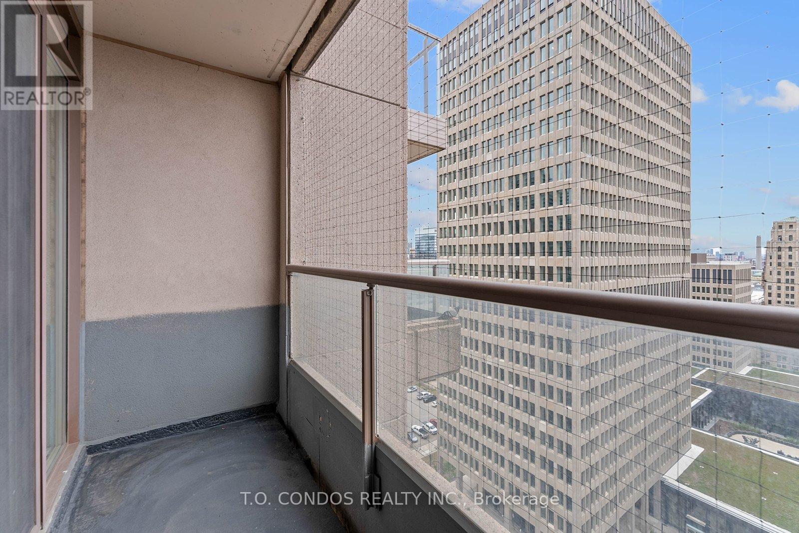 2002 - 909 Bay Street, Toronto, Ontario  M5S 3G2 - Photo 24 - C13045788