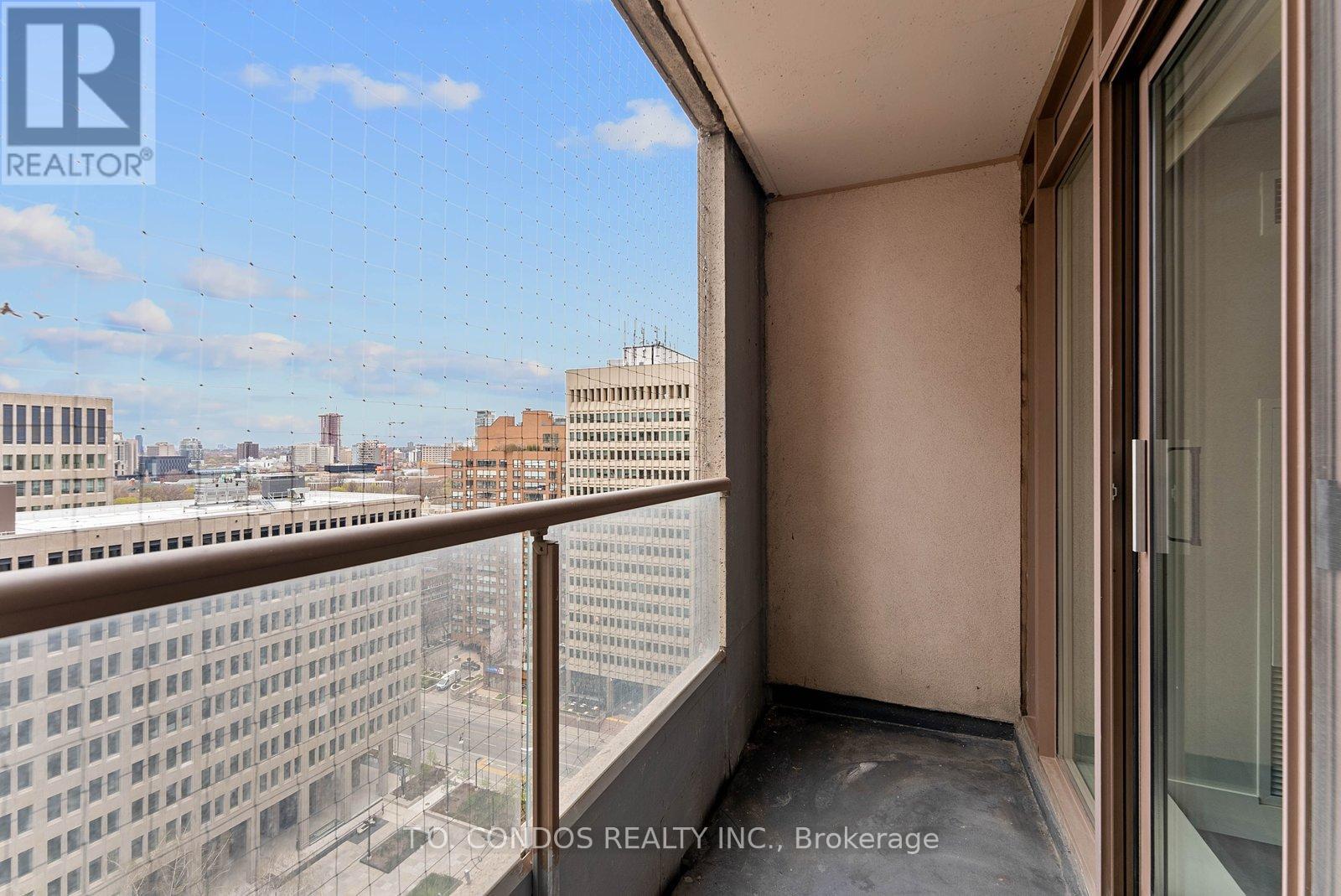 2002 - 909 Bay Street, Toronto, Ontario  M5S 3G2 - Photo 25 - C13045788