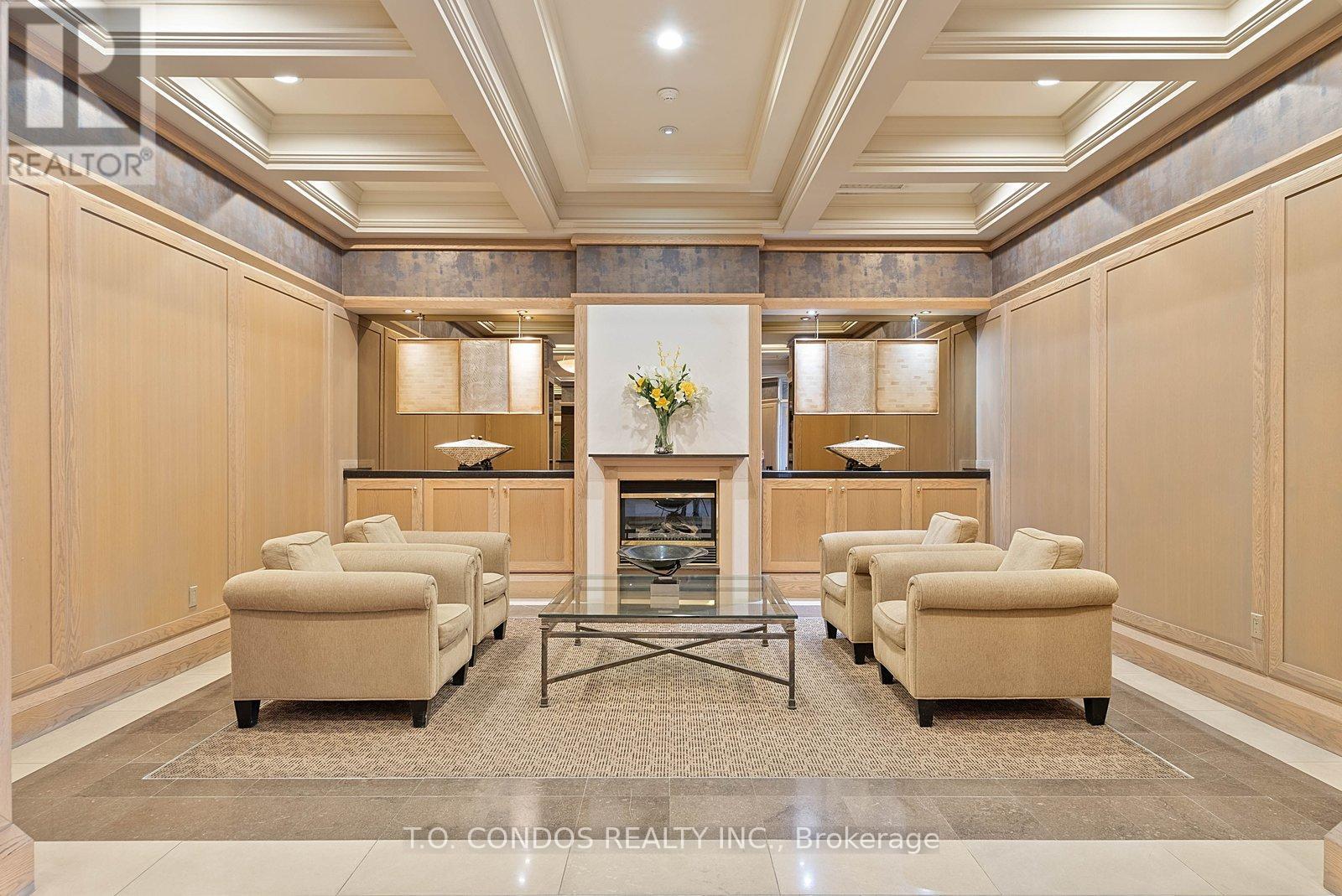 2002 - 909 Bay Street, Toronto, Ontario  M5S 3G2 - Photo 4 - C13045788