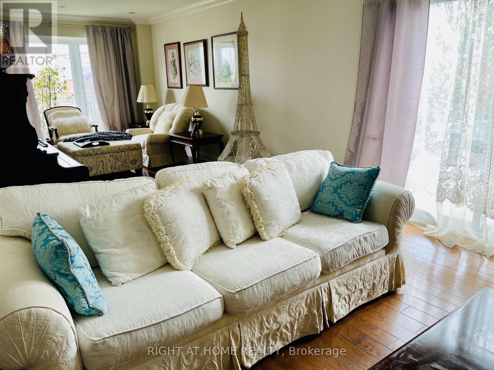 1689 Major Oaks Road, Pickering, Ontario  L1X 1X1 - Photo 10 - E13045776