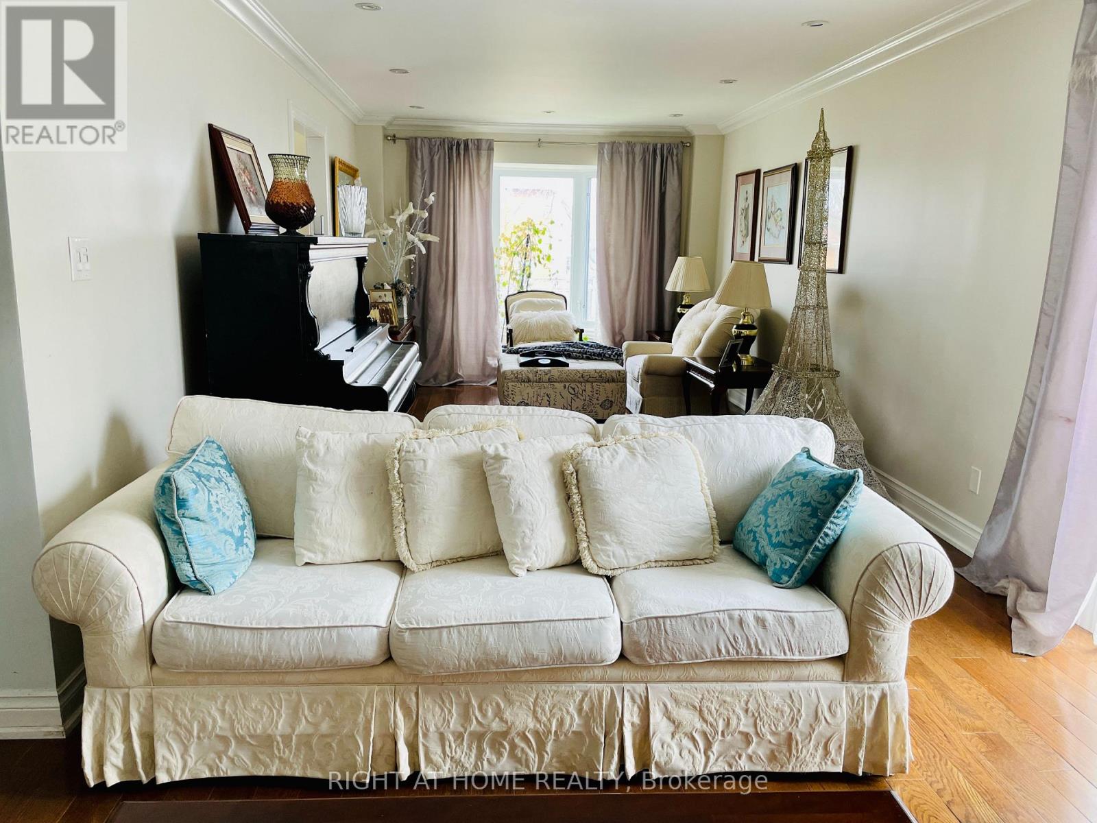 1689 Major Oaks Road, Pickering, Ontario  L1X 1X1 - Photo 11 - E13045776