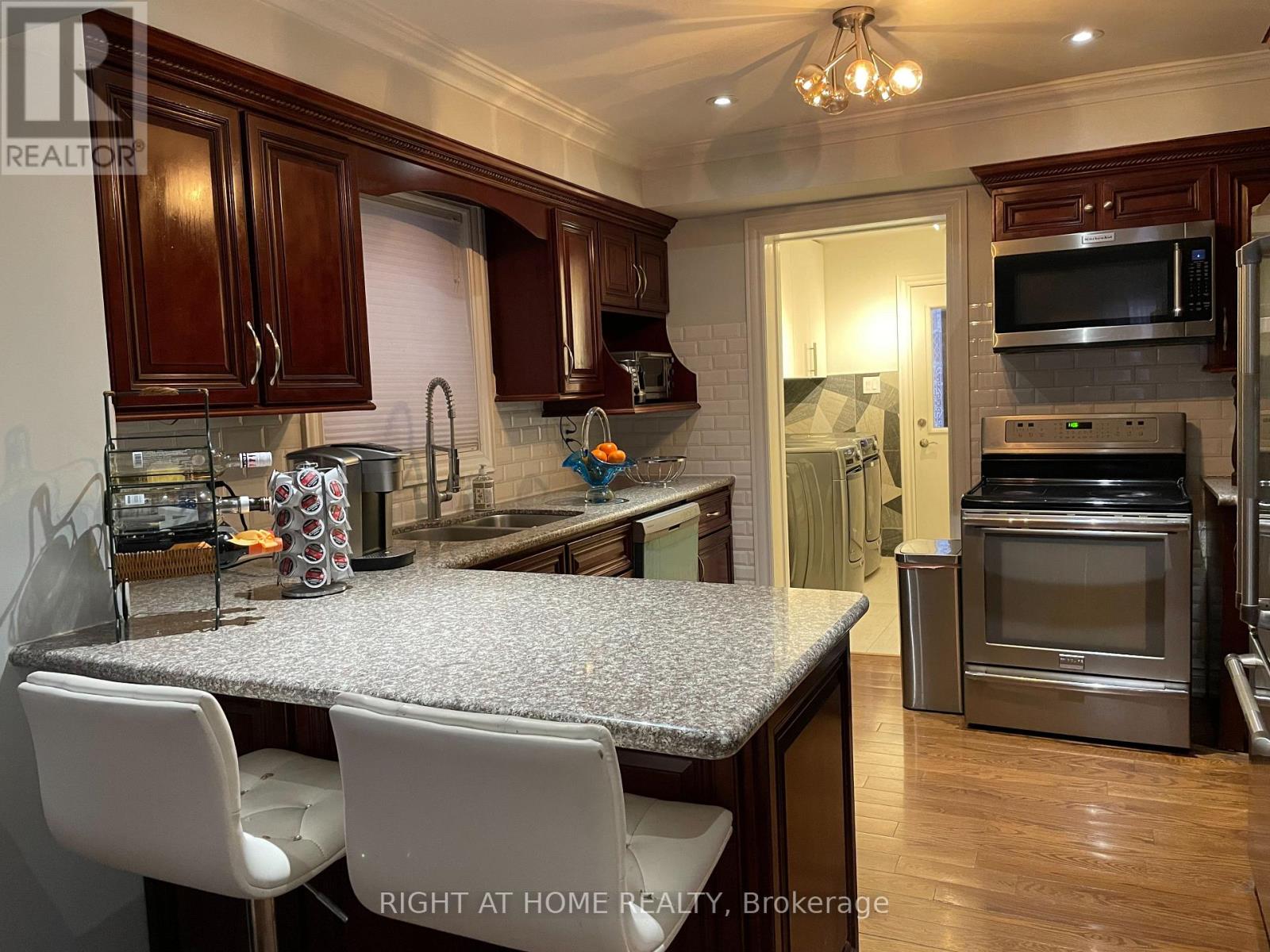 1689 Major Oaks Road, Pickering, Ontario  L1X 1X1 - Photo 16 - E13045776