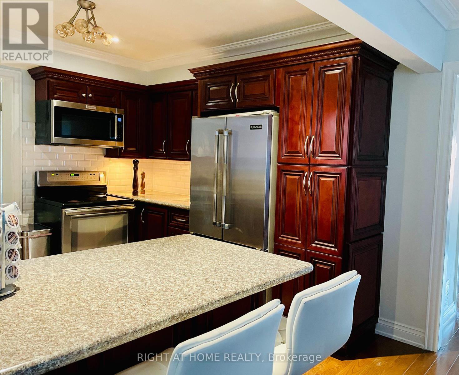 1689 Major Oaks Road, Pickering, Ontario  L1X 1X1 - Photo 17 - E13045776