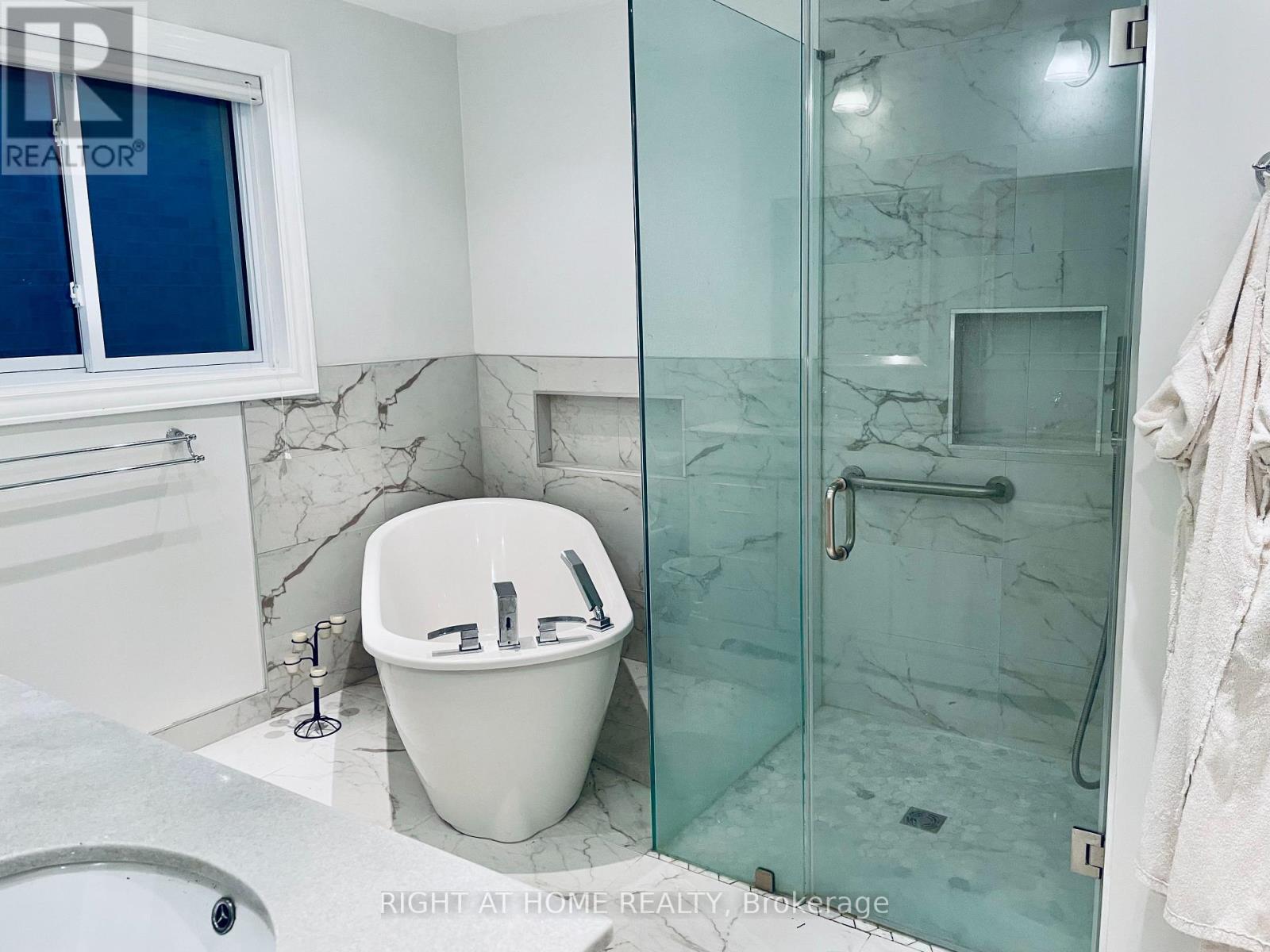 1689 Major Oaks Road, Pickering, Ontario  L1X 1X1 - Photo 30 - E13045776