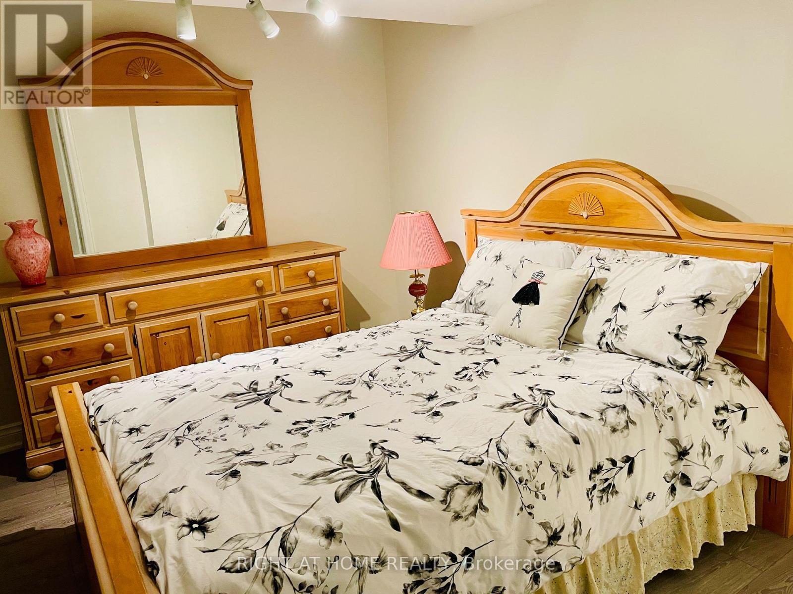 1689 Major Oaks Road, Pickering, Ontario  L1X 1X1 - Photo 37 - E13045776