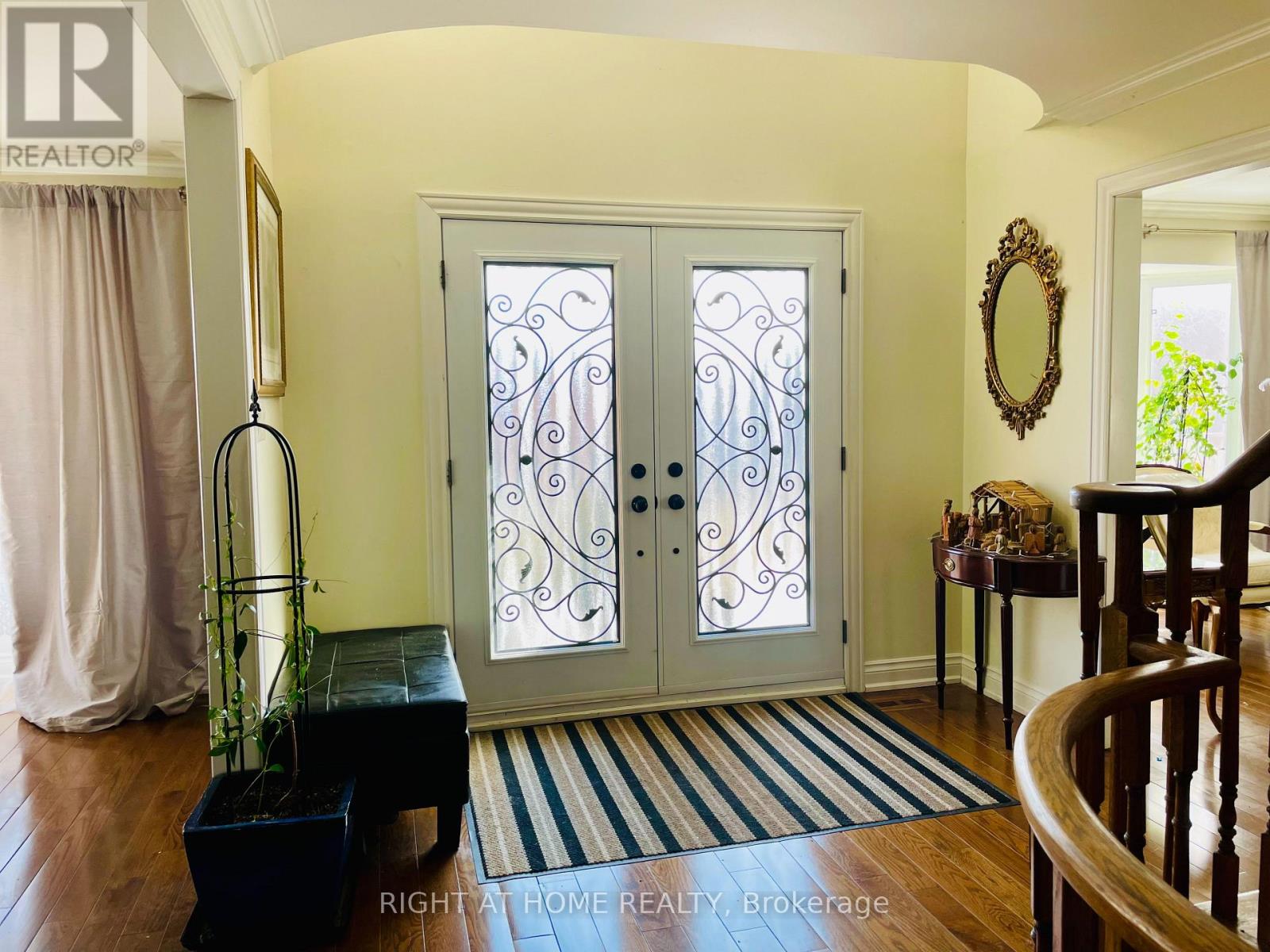 1689 Major Oaks Road, Pickering, Ontario  L1X 1X1 - Photo 6 - E13045776