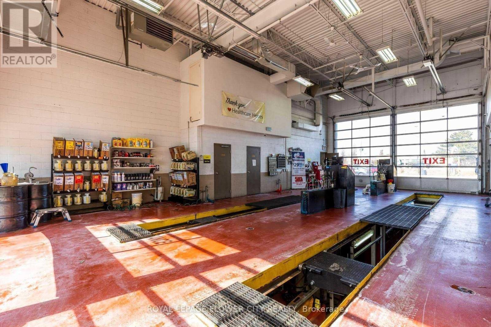 355 Rexdale Boulevard, Toronto, Ontario  M9W 1R9 - Photo 5 - W12481434