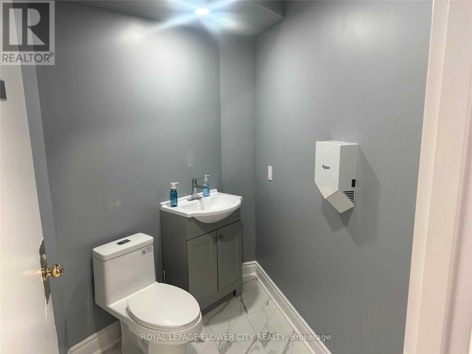 355 Rexdale Boulevard, Toronto, Ontario  M9W 1R9 - Photo 13 - W12481434