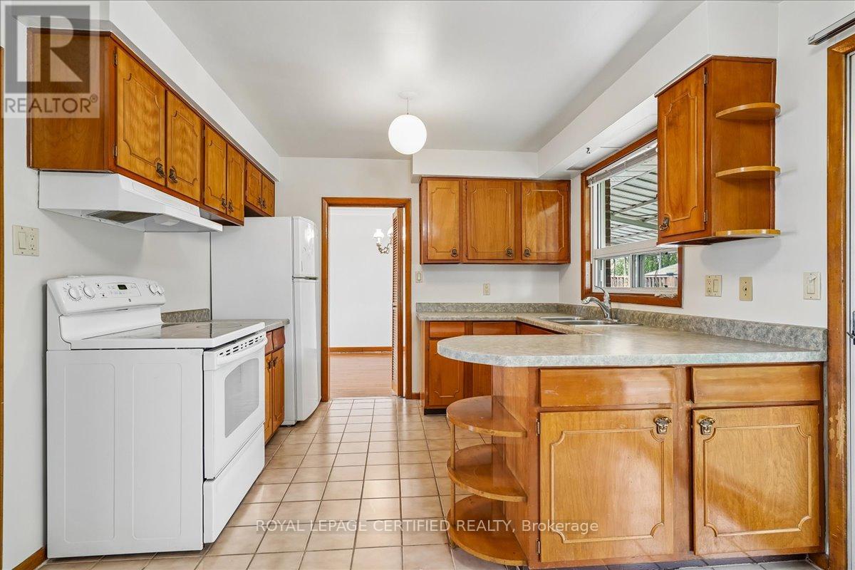 1639 Sunnycove Drive, Mississauga, Ontario  L4X 1B6 - Photo 15 - W13038708