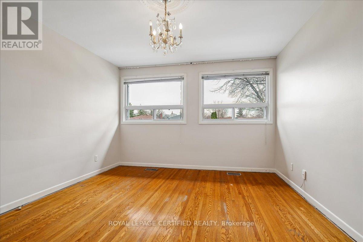 1639 Sunnycove Drive, Mississauga, Ontario  L4X 1B6 - Photo 19 - W13038708