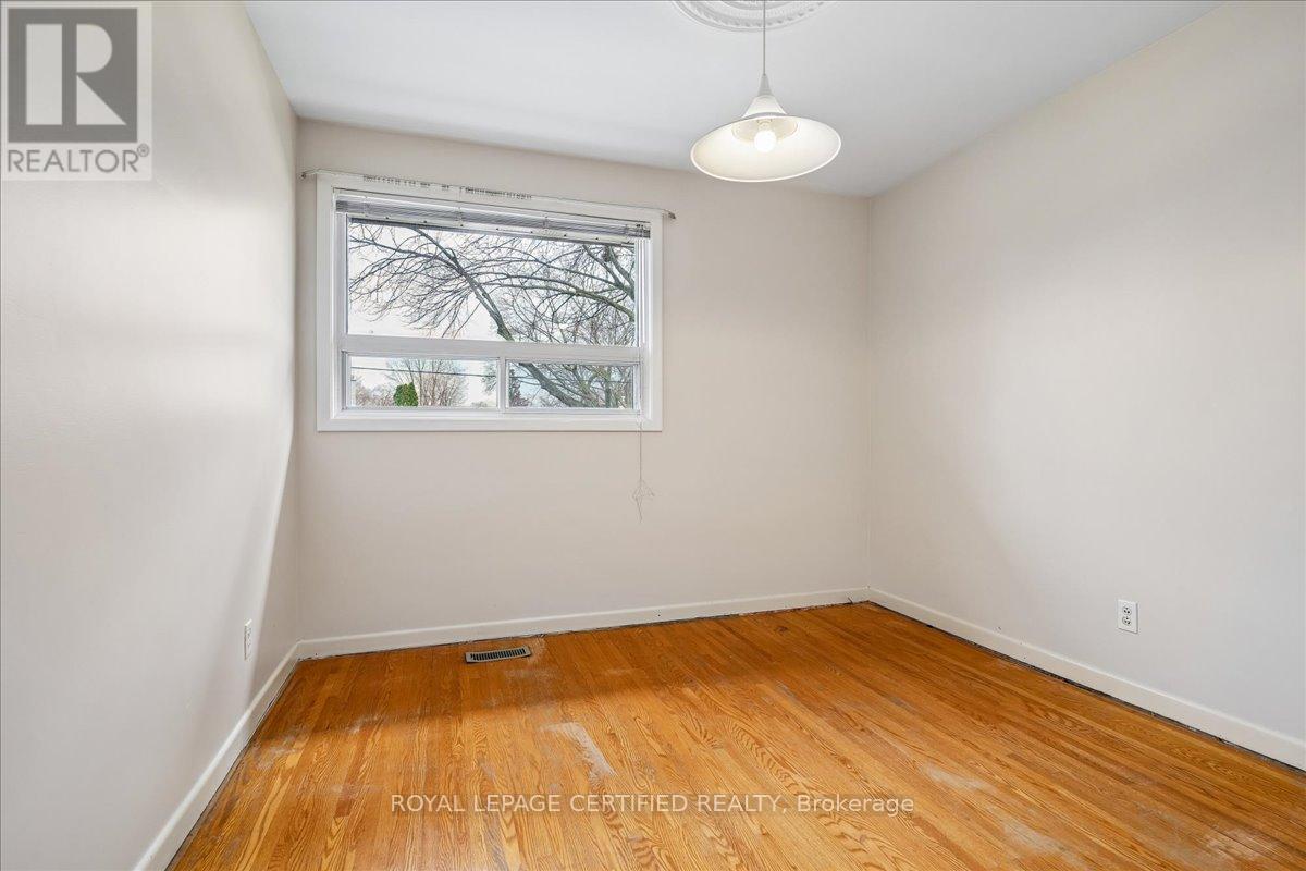 1639 Sunnycove Drive, Mississauga, Ontario  L4X 1B6 - Photo 24 - W13038708