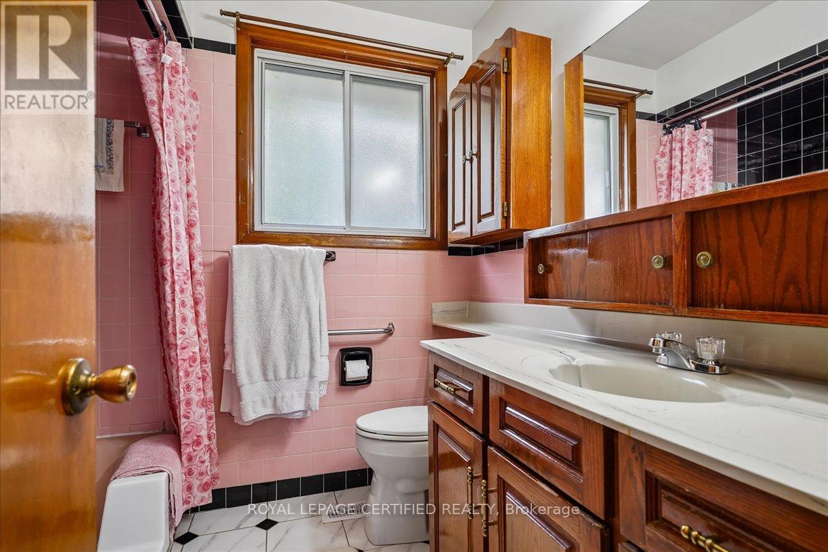 1639 Sunnycove Drive, Mississauga, Ontario  L4X 1B6 - Photo 25 - W13038708