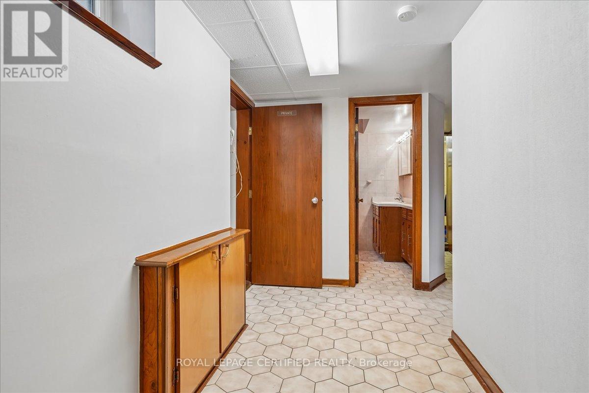 1639 Sunnycove Drive, Mississauga, Ontario  L4X 1B6 - Photo 34 - W13038708