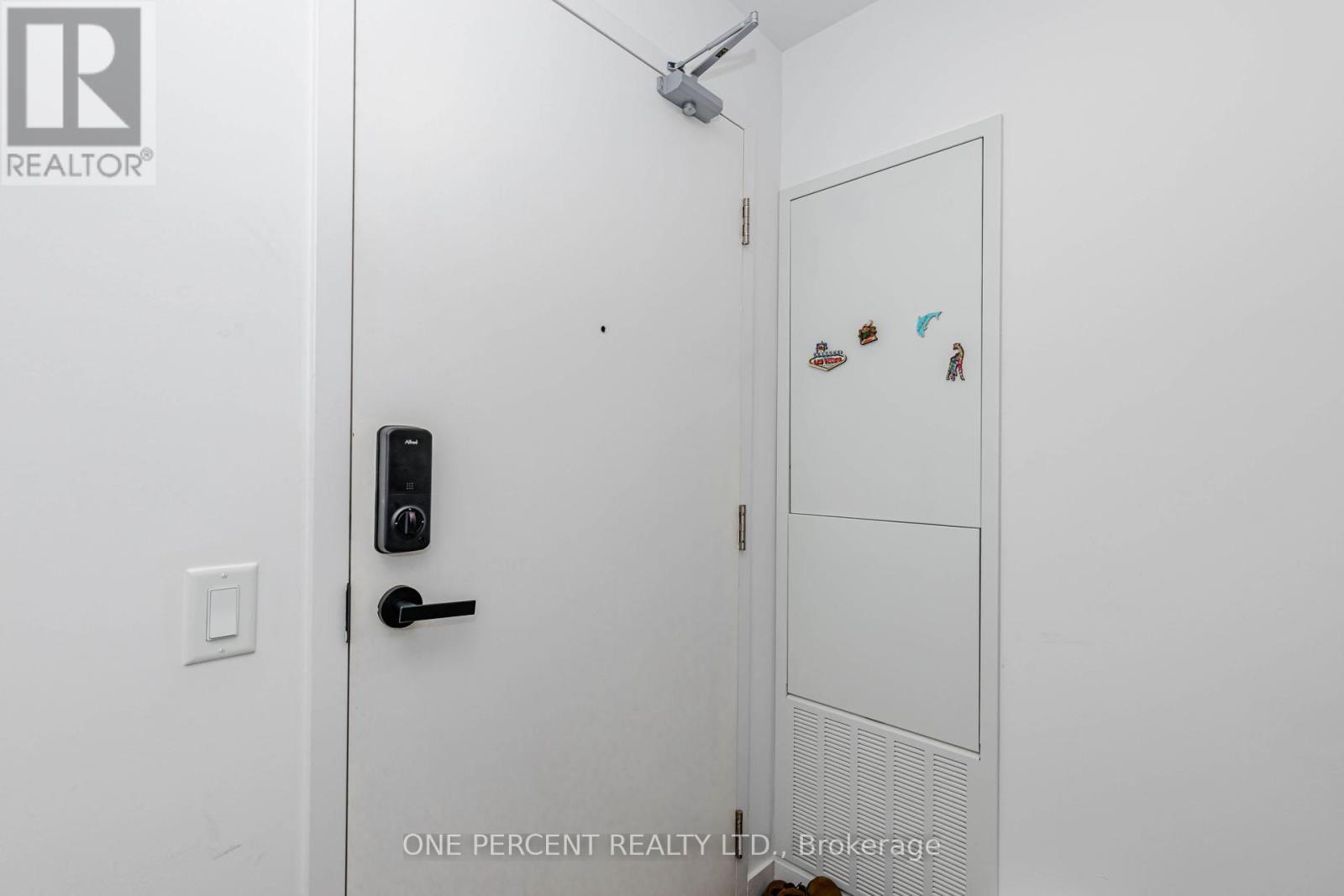 204 - 3900 Confederation Parkway, Mississauga, Ontario  L5B 0M3 - Photo 13 - W12921426