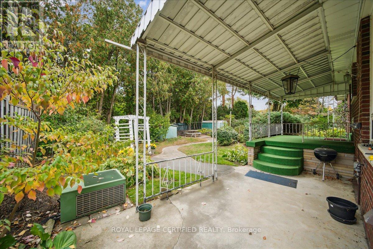 1639 Sunnycove Drive, Mississauga, Ontario  L4X 1B6 - Photo 37 - W13038708