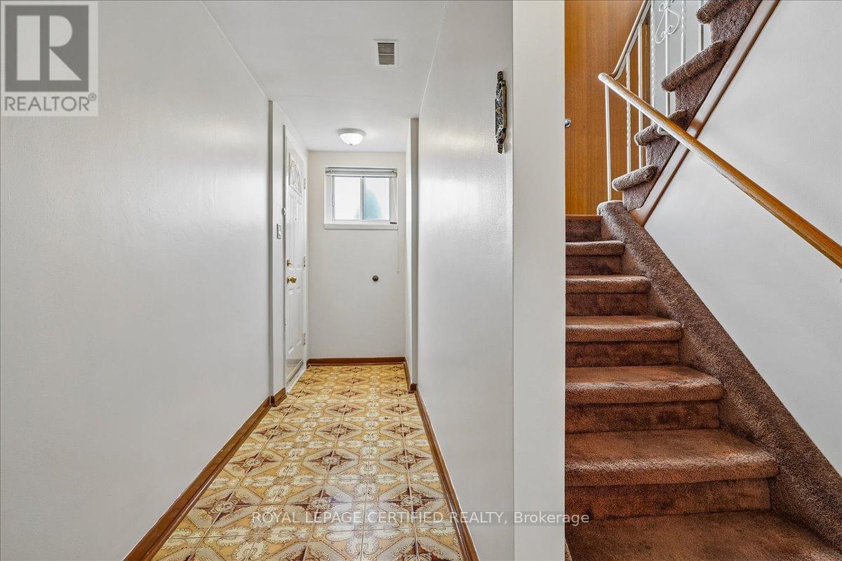 1639 Sunnycove Drive, Mississauga, Ontario  L4X 1B6 - Photo 26 - W13038708