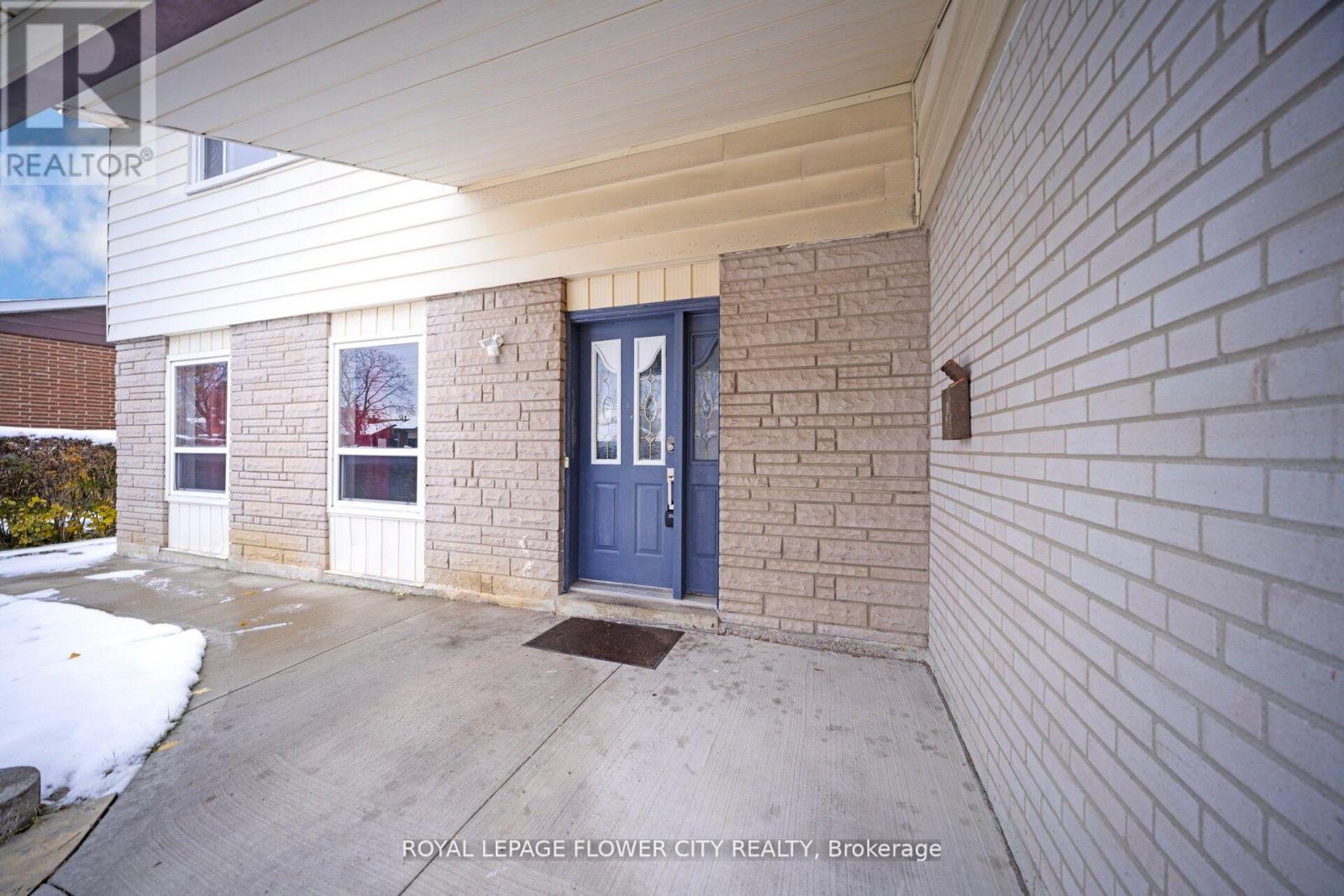 60 Lexington Avenue, Toronto, Ontario  M9V 2G8 - Photo 4 - W13045800