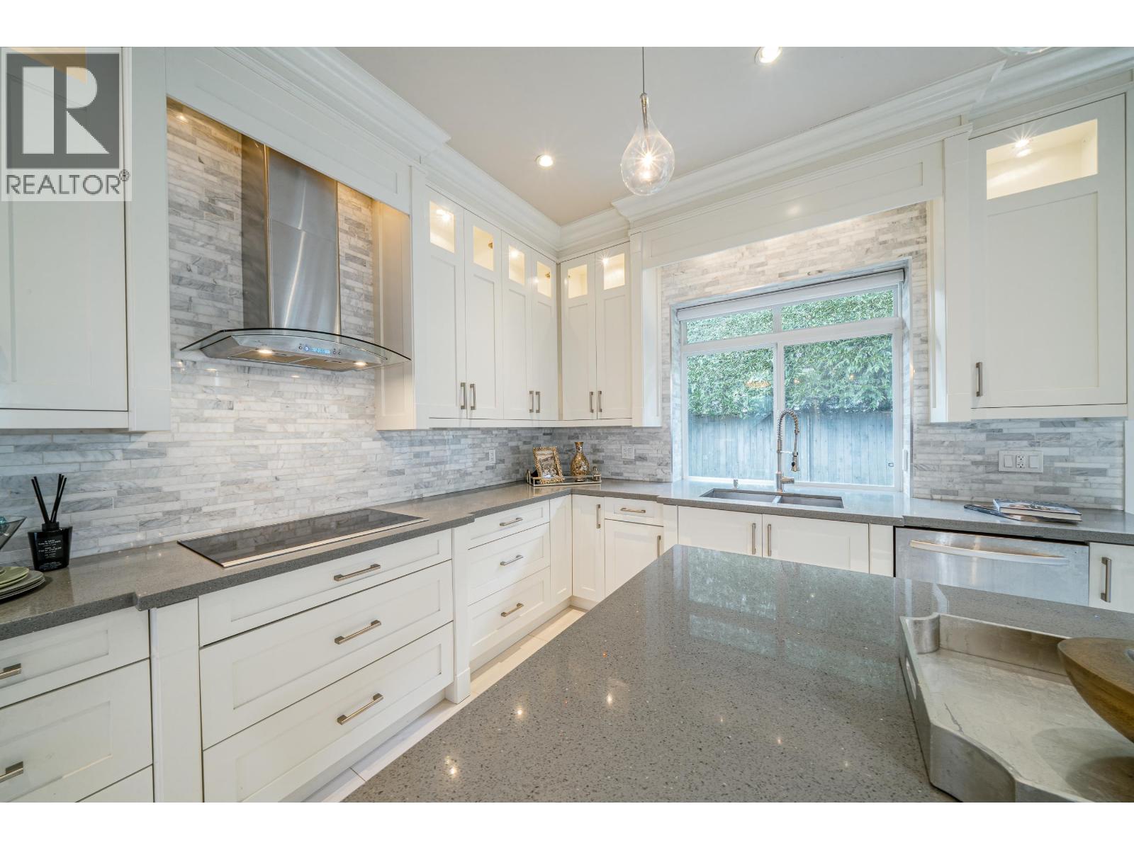 9240 Chapmond Crescent, Richmond, British Columbia  V7E 1M5 - Photo 15 - R3114104