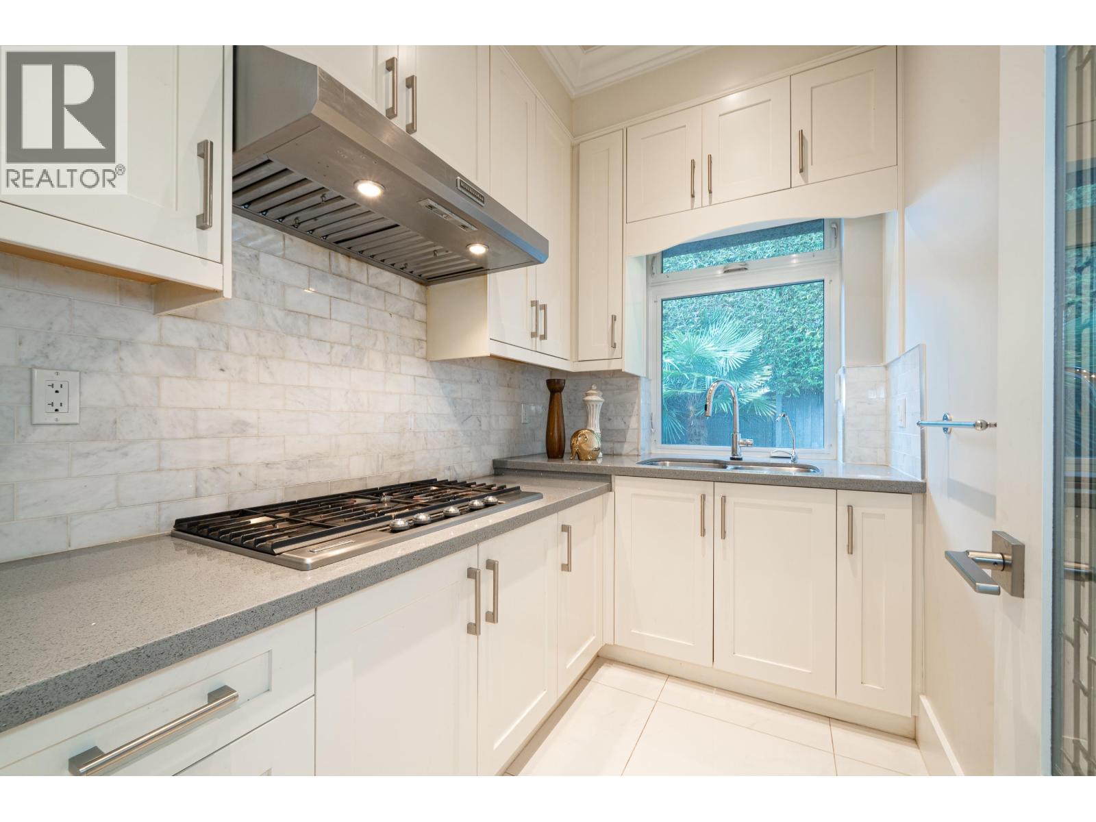 9240 Chapmond Crescent, Richmond, British Columbia  V7E 1M5 - Photo 16 - R3114104