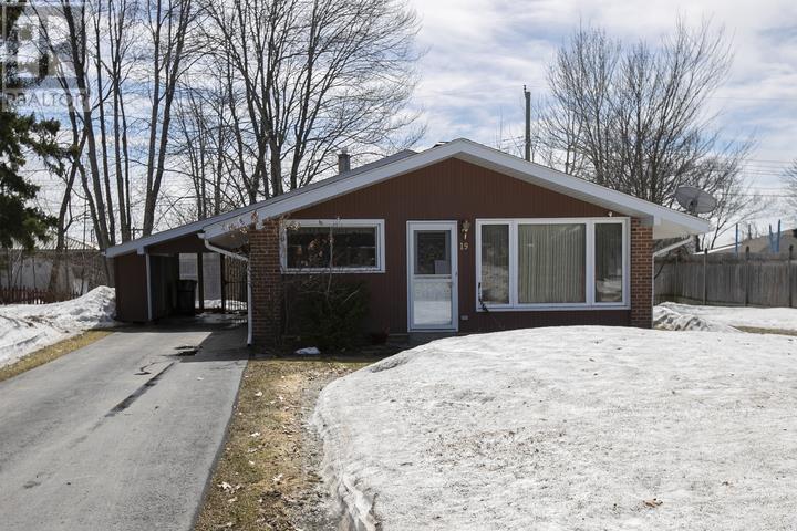 19 Passmore Rd, Sault Ste. Marie, Ontario  P6B 3T9 - Photo 2 - SM260734