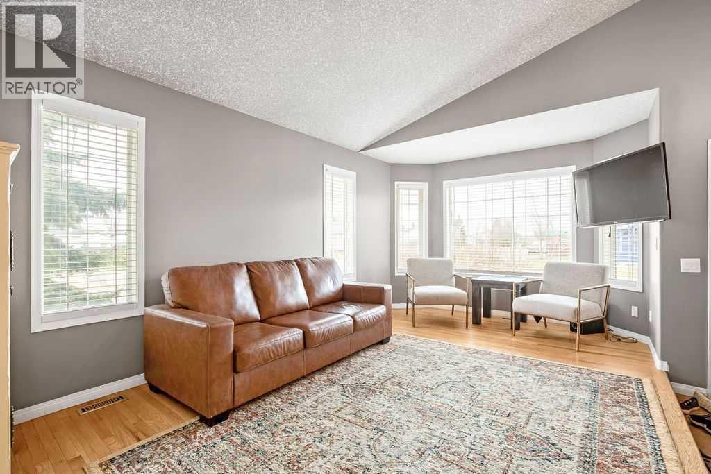 402 Highwood Village Place NW, High River, Alberta  T1V 1W1 - Photo 4 - A2303123