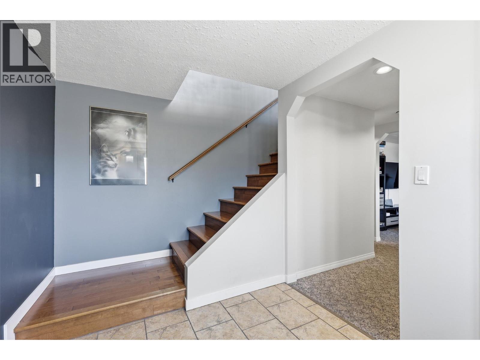 1572 Mt Dufferin Drive, Kamloops, British Columbia  V2E 1A2 - Photo 3 - 10384827