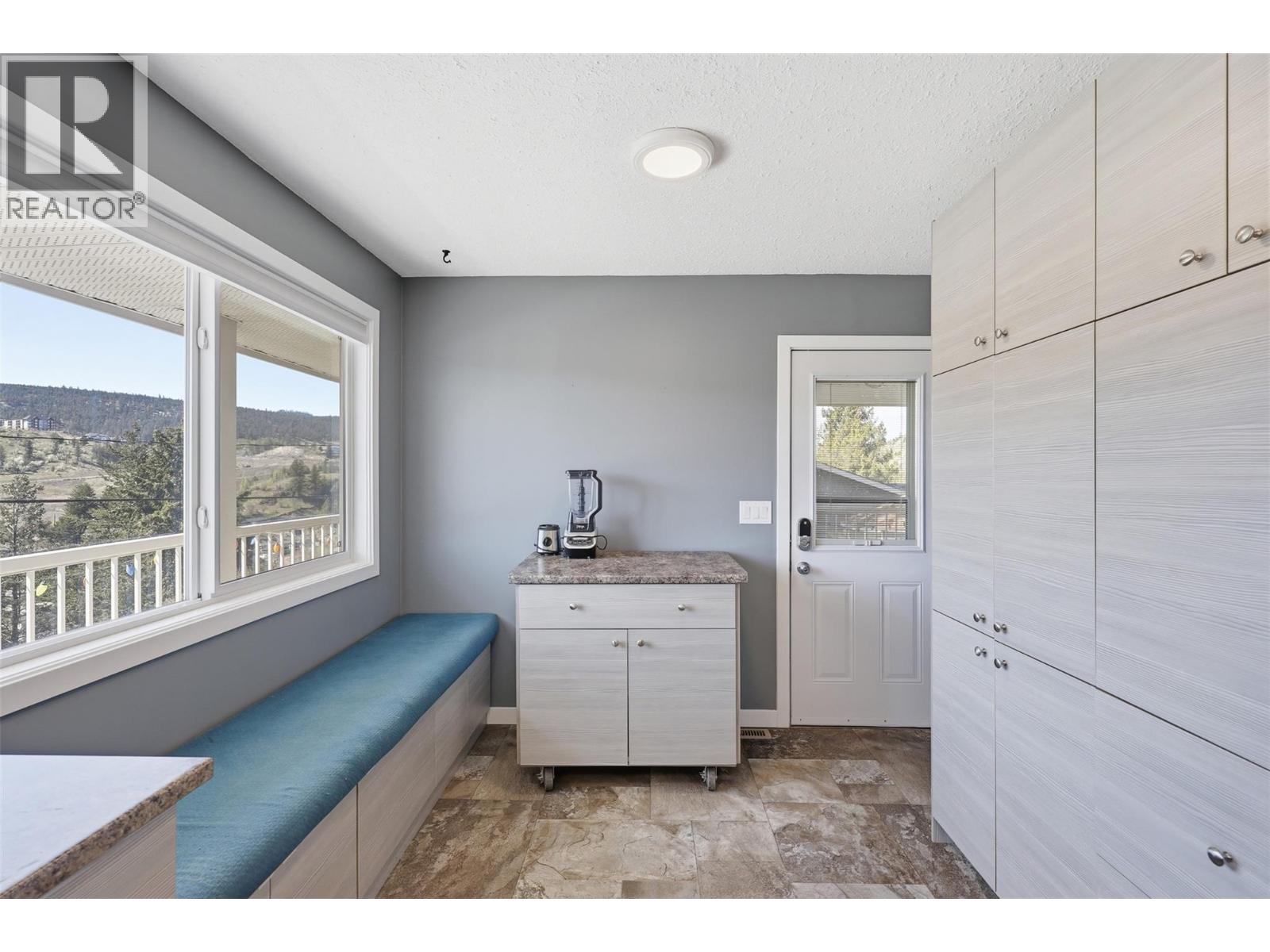 1572 Mt Dufferin Drive, Kamloops, British Columbia  V2E 1A2 - Photo 11 - 10384827