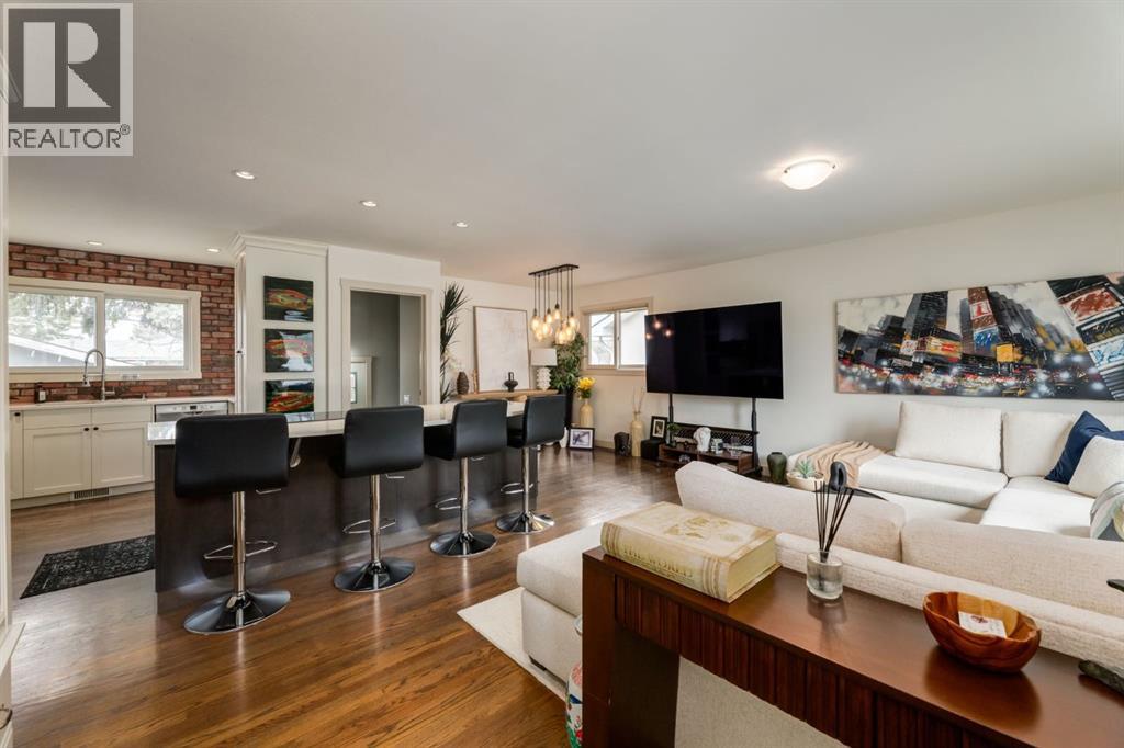 5004 43 Street Sw, Calgary, Alberta  T3E 3R3 - Photo 4 - A2305203