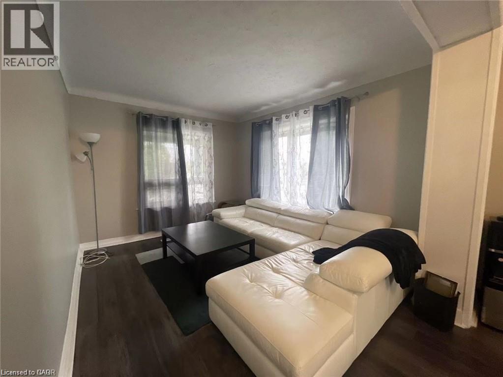 12 Carleton Street N, Thorold, Ontario  L2V 2A3 - Photo 10 - 40824215