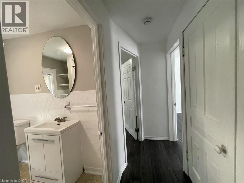 12 Carleton Street N, Thorold, Ontario  L2V 2A3 - Photo 15 - 40824215